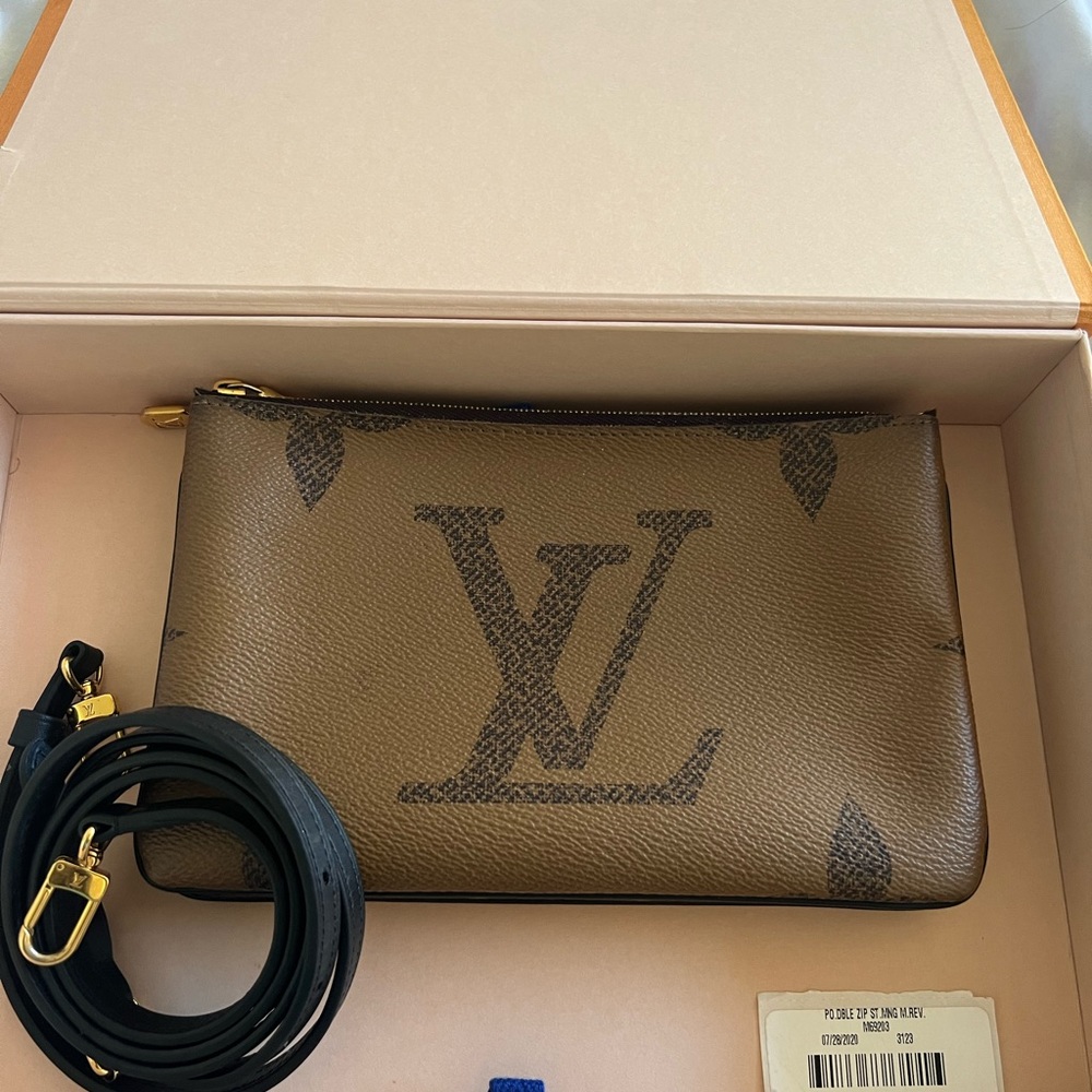 ❌❌❌SOLD❌❌❌Authentic Louis Vuitton Reverse double zip pochette